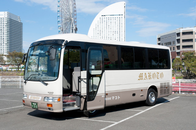 Real MAKOTO deluxe 28-seat micro bus